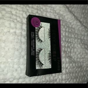 Brand new false lashes